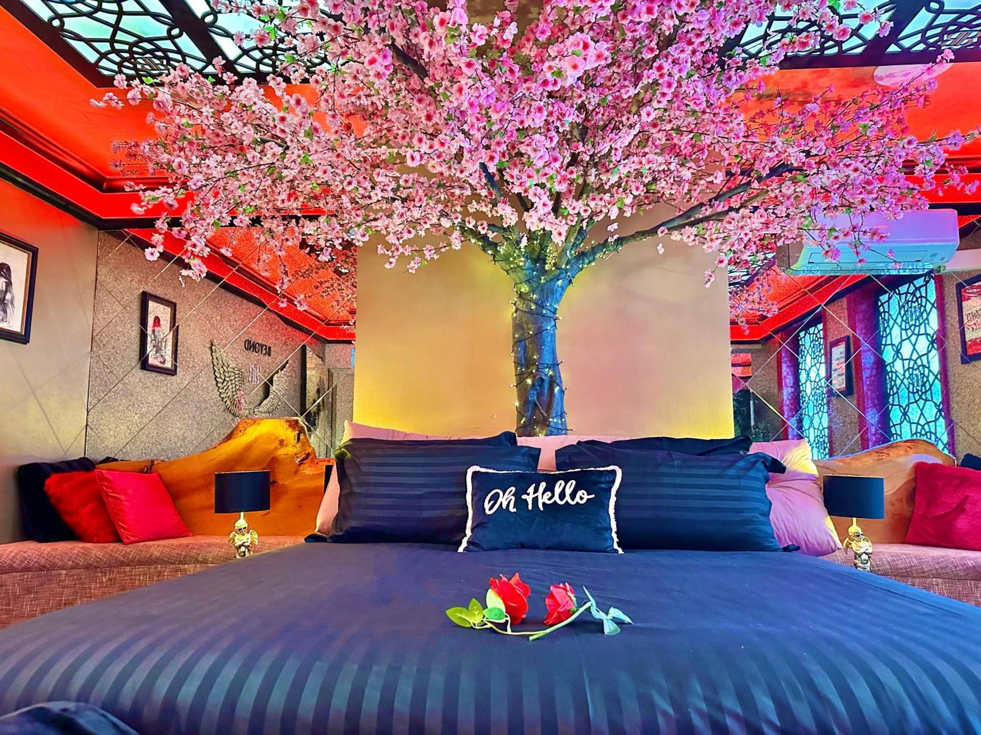 Beyond - Romantic Basement Apartment - Close To Beach - With Parking Bournemouth Bagian luar foto