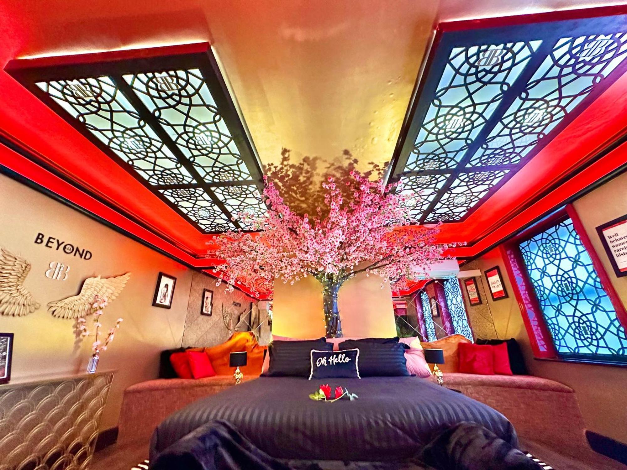Beyond - Romantic Basement Apartment - Close To Beach - With Parking Bournemouth Bagian luar foto